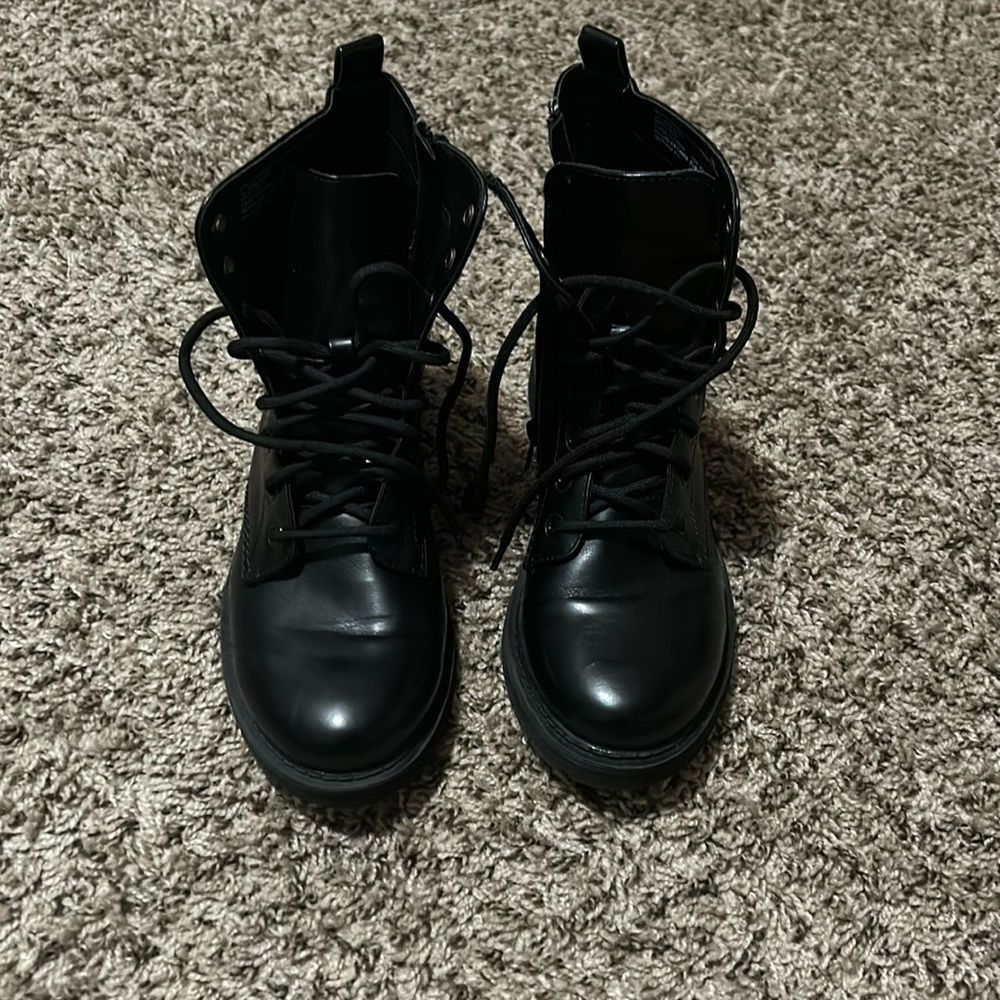 Combat boots